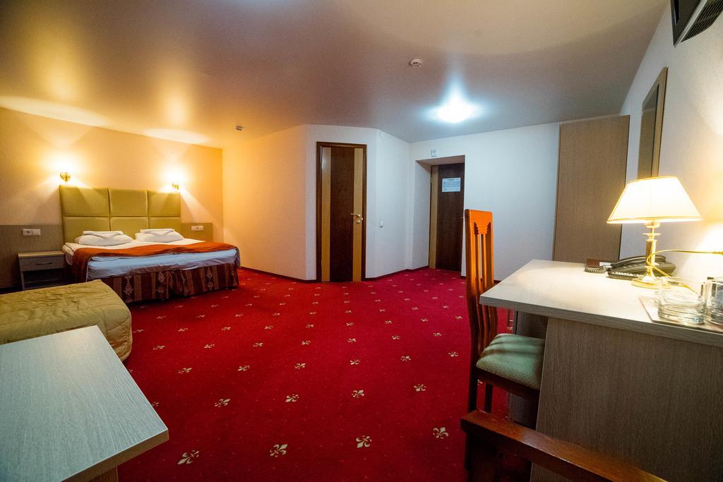 Amaks Vizit Hotel Gomel Bagian luar foto